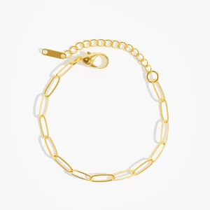 Gold paperclip chain bracelet with adjustable clasp, minimalist and elegant.