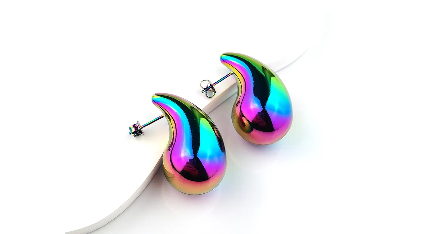 Earrings treated with PVD technology can have richer and more refined surfaces, such as color gradients.